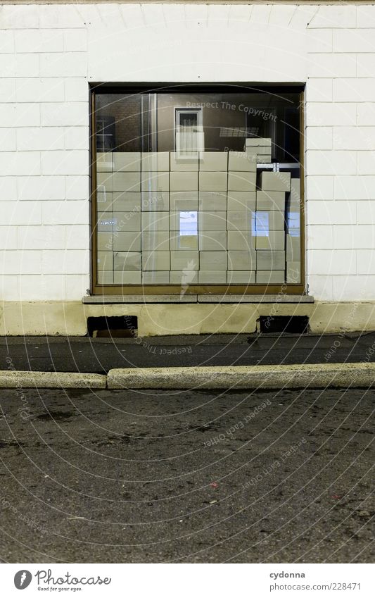 Schau-Fenster Stil Handel Güterverkehr & Logistik Haus Mauer Wand Fassade Straße Wege & Pfade ästhetisch Einsamkeit einzigartig entdecken geheimnisvoll Idee