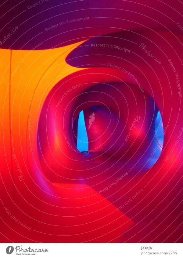 Raumschiff Gummi Gang UFO Raumfahrzeuge abstrakt Farbe Licht mehrfarbig hell Futurismus Architektur luminarium