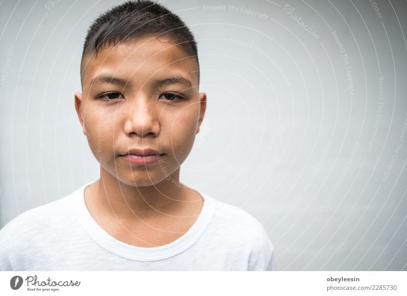 Junger asiatischer Junge erschrak ängstlich allein Gesicht Freiheit Arbeit & Erwerbstätigkeit Business Mensch Finger springen Traurigkeit Gefühle Kraft Sorge