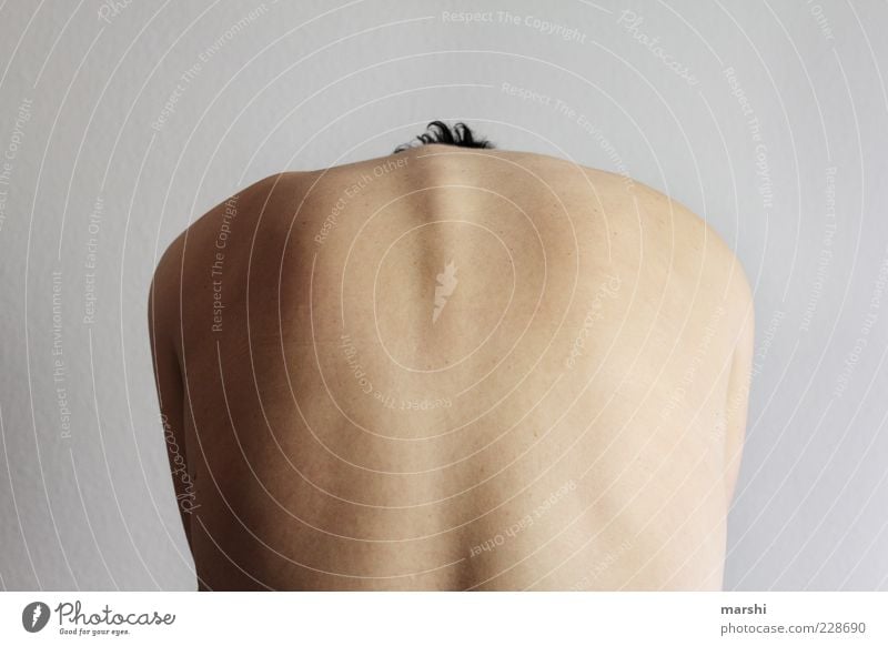 Stierrücken Mensch feminin Frau Erwachsene Körper Haut Rücken 1 nackt Wirbelsäule krumm Rückenschmerzen Bogen Farbfoto Innenaufnahme Rückansicht vorbeugen