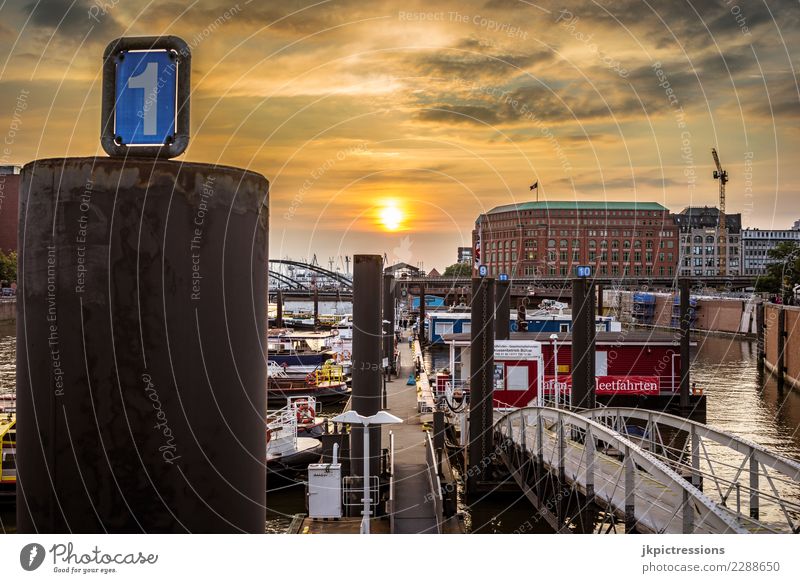 Hamburg Hafen Speicherstadt Sonnenuntergang bewölkt Europa Deutschland Elbe Stadt Wasser Kanal Industrie Himmel traumhaft schön Alte Speicherstadt