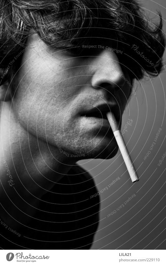 singular days Rauchen Mensch maskulin Junger Mann Jugendliche Erwachsene 1 18-30 Jahre Gefühle Laster Coolness Verschwiegenheit ruhig Trauer Unlust Stress