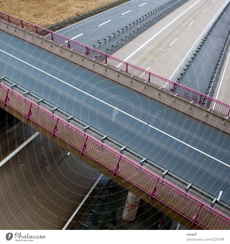 bridge :: Bauwerk Verkehr Verkehrswege Straße Autobahn Hochstraße Brücke Beton Linie Streifen ästhetisch authentisch modern oben grau Geländer Brückengeländer