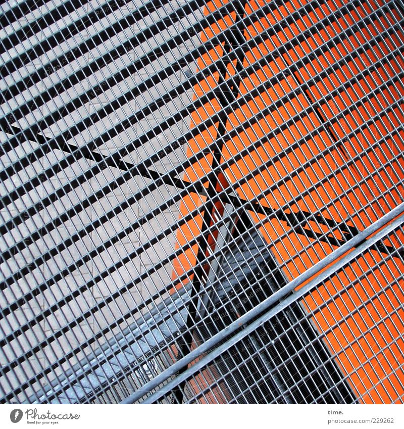 Schwindelfest (Test) Bauwerk Architektur Metall Sicherheit Angst ästhetisch bizarr bedrohlich Risiko Sinnesorgane Stress Niveau Höhe Metallwaren Gerüst orange