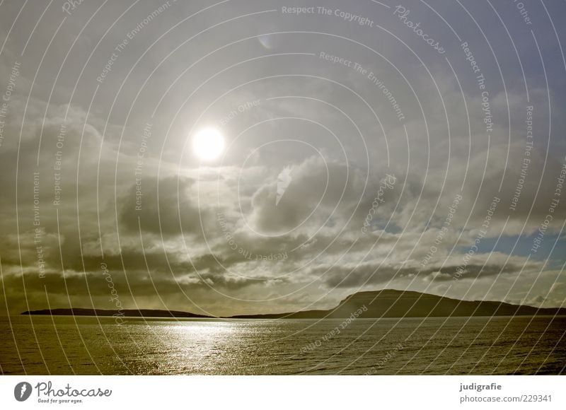 Färöer Umwelt Natur Landschaft Urelemente Wasser Himmel Wolken Sonne Klima Hügel Meer Insel Føroyar Ferien & Urlaub & Reisen dunkel Stimmung Farbfoto