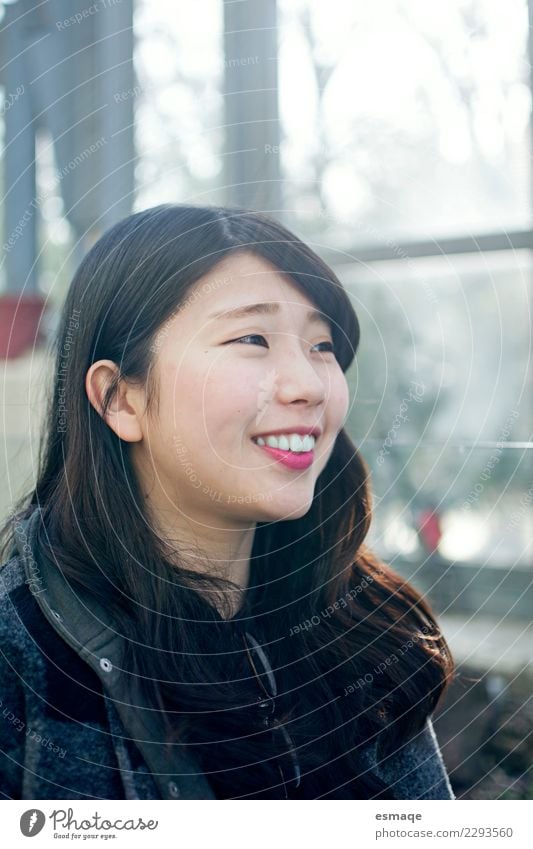 Asiatisches Mädchen Lächeln Freude schön Wellness harmonisch Ferien & Urlaub & Reisen Mensch feminin Junge Frau Jugendliche lachen authentisch Freundlichkeit
