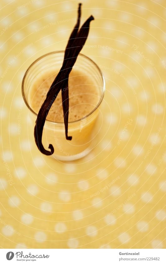 Vanille Lebensmittel Frucht Bioprodukte Getränk Glas gelb gepunktet Vanilleschote Saft Foodfotografie Mixgetränk Cocktail Farbfoto Innenaufnahme