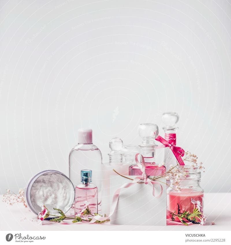Kosmetik Flaschen mit Grußkarte kaufen Stil Design schön Parfum Creme Gesundheit Spa Dekoration & Verzierung trendy rosa Hintergrundbild Hautpflege Postkarte