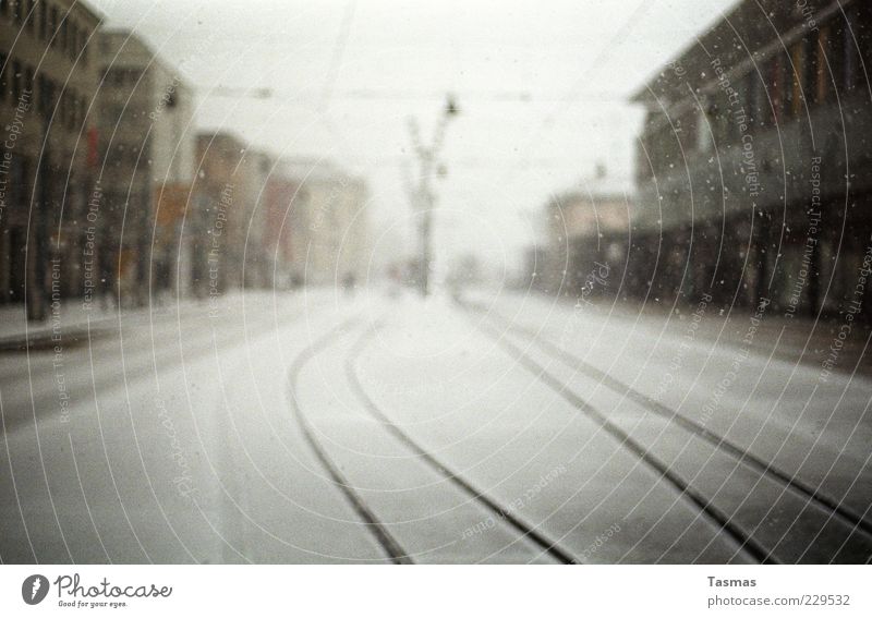 Silent Snow Winter Wetter schlechtes Wetter Unwetter Schnee Schneefall Frauenfeld Kleinstadt Bahnhof genießen Begeisterung Einsamkeit Gleise Farbfoto