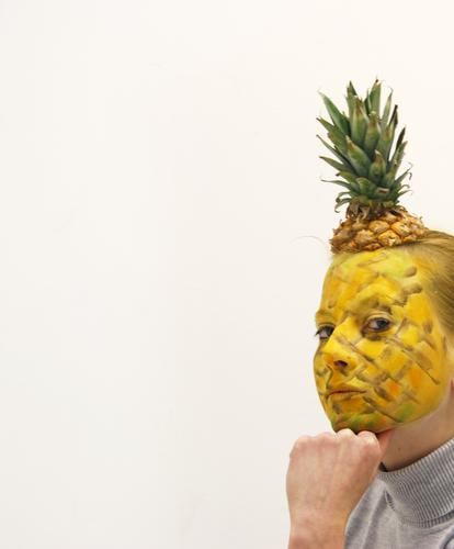 Denker-Nas Lebensmittel Frucht Ernährung Mensch Kopf Gesicht 1 18-30 Jahre Jugendliche Erwachsene lustig stachelig süß Ananas Körpermalerei Maske verkleidet
