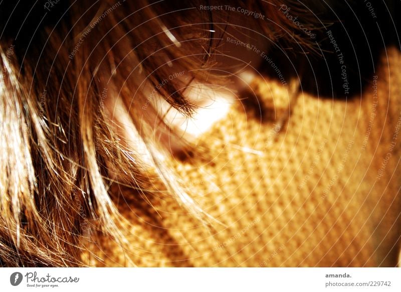 Pinselstrich Mensch Haare & Frisuren 1 Pullover Stoff brünett langhaarig atmen ästhetisch schön Wärme weich gelb gold Zufriedenheit Verschwiegenheit
