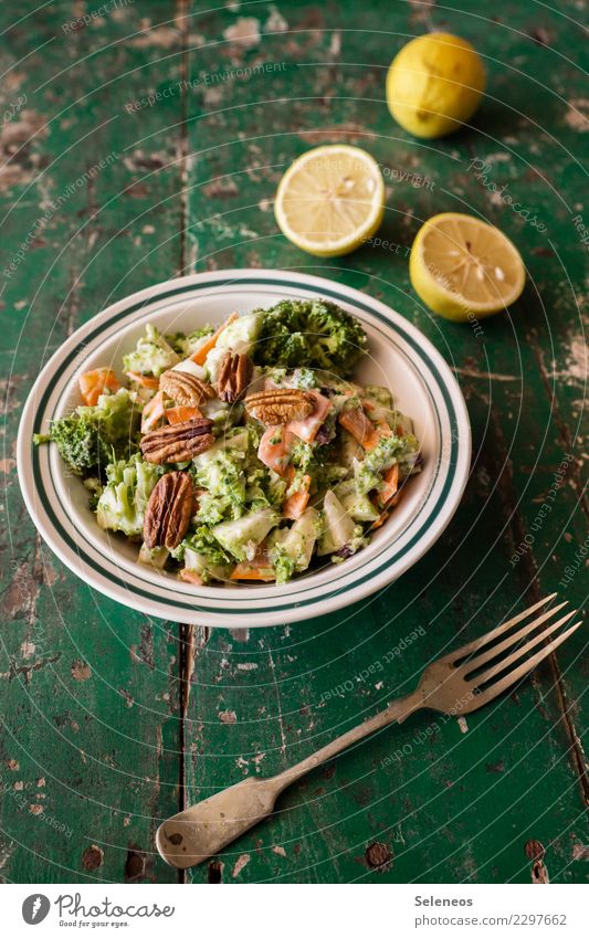 Frischzeug Lebensmittel Gemüse Salat Salatbeilage Apfel Zitrone Brokkoli Pekanuss Mittagessen Abendessen Bioprodukte Vegetarische Ernährung Diät Gabel frisch
