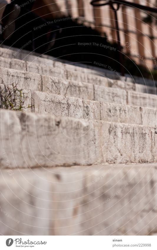 Stufe um Stufe Sandstein Unkraut Fuge Treppe Sonne Licht Schatten Spanien Süden Tiefenschärfe Strukturen & Formen Vordergrund Stein Wege & Pfade historisch