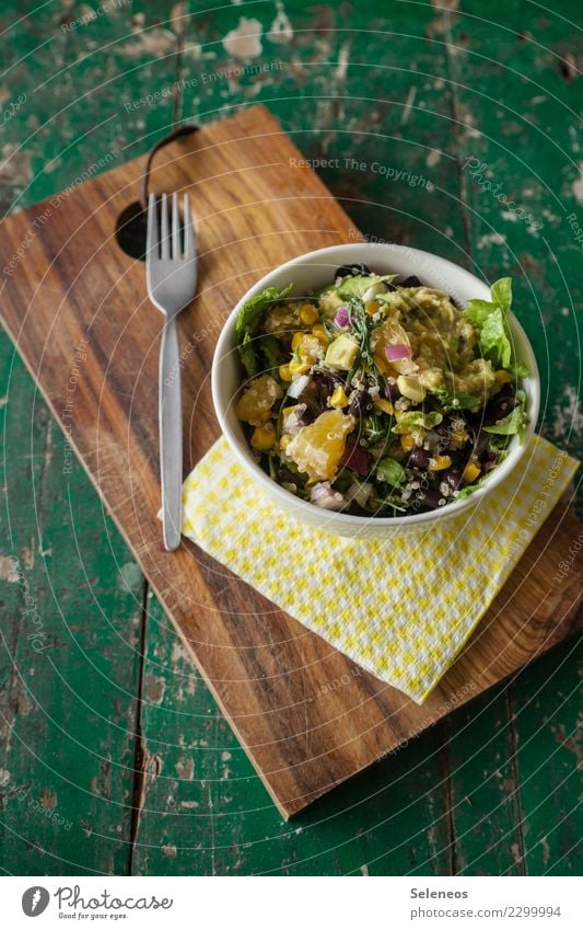 mexikanischer Salat Lebensmittel Gemüse Salatbeilage Bohnen Mais Orange Salatblatt Ernährung Essen Mittagessen Abendessen Bioprodukte Vegetarische Ernährung