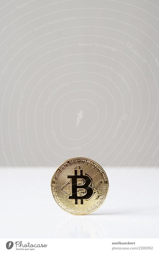 Bitcoin Münze mit Textfreiraum Wirtschaft Kapitalwirtschaft Börse Business Informationstechnologie Internet trendy Kryptowährung Medienrummel Hintergrundbild