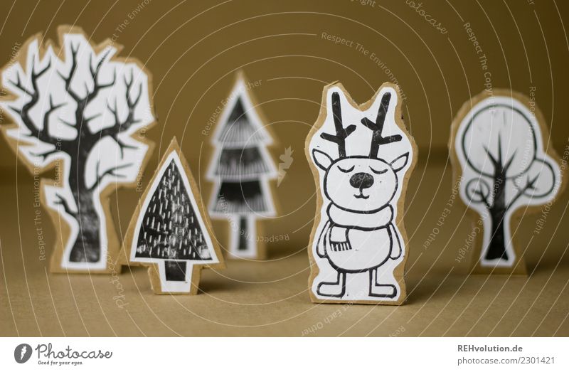 Pappland - Rentier steht im Wald - Figur aus Pappe Weihnachten & Advent Feste & Feiern Tier Landschaft Natur Comicfigur Kreativität Idee gebastelt Kulisse