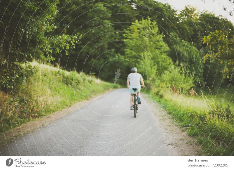 uphill Gesundheit sportlich Fitness Freizeit & Hobby Fahrradtour Sportler Fahrradfahren Mountainbiking maskulin Junger Mann Jugendliche 1 Mensch Straße