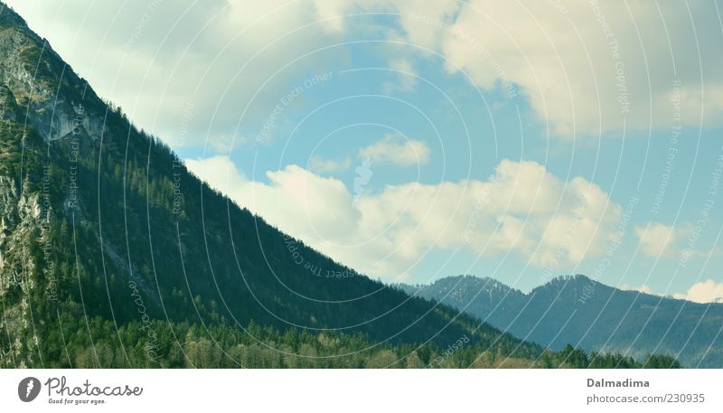 Bergische Idylle Umwelt Natur Landschaft Himmel Wolken Baum Wald Berge u. Gebirge Alpen ästhetisch blau grün weiß Gipfel Berghang Umweltschutz Schönes Wetter