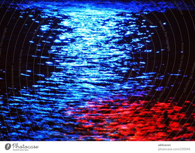 Farben Umwelt Natur Urelemente Wasser Flüssigkeit nass blau rot schwarz Farbverlauf Farbenspiel Farbfoto mehrfarbig Außenaufnahme abstrakt Menschenleer Licht