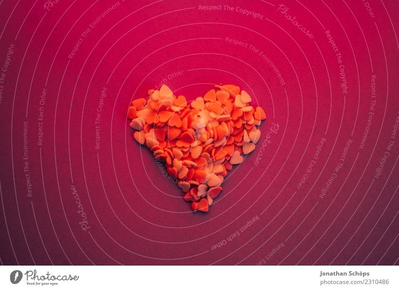 Ein Herz für Valentinstage Freude Papier Liebe Erotik violett rosa Gefühle Frühlingsgefühle Termin & Datum Verabredung Hintergrundbild Liebespaar backen