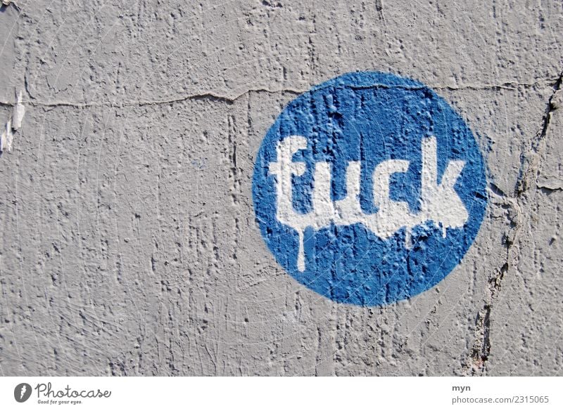 F*ck Kunst Gemälde Mauer Wand Fassade Beton Zeichen Schriftzeichen Schilder & Markierungen Graffiti Sex blau grau Gefühle Traurigkeit Enttäuschung Wut Ärger