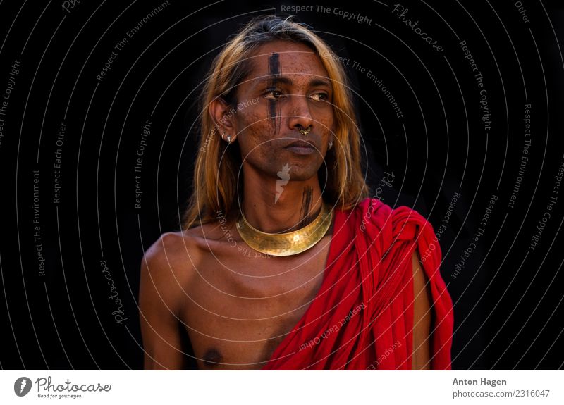Tamilischer Tiger Mensch androgyn Kopf 1 30-45 Jahre Erwachsene Accessoire Schmuck Fliege langhaarig Ehre selbstbewußt Willensstärke Leidenschaft Tamilen Inder