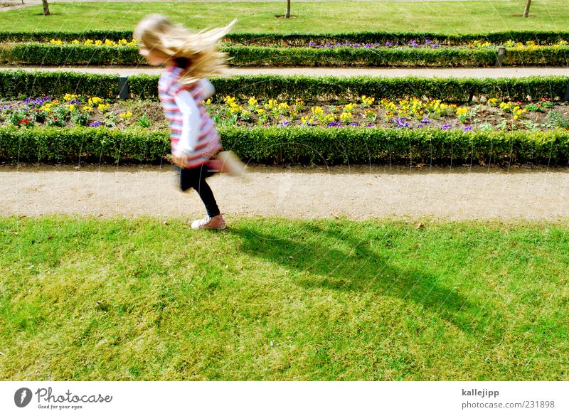 frühlingsbotin Lifestyle Ausflug Sommer Mensch Mädchen Leben Haare & Frisuren 1 8-13 Jahre Kind Kindheit T-Shirt Kleid Schuhe rennen nachhaltig Beet Garten Park