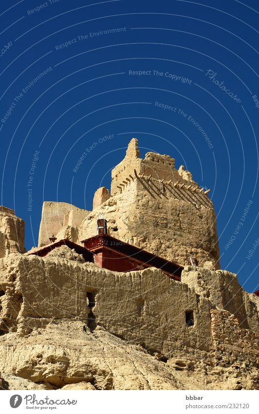 Antikes Schloss in Tibet Ferien & Urlaub & Reisen Freiheit Sightseeing Berge u. Gebirge Landschaft Himmel Wolkenloser Himmel Ruine Gebäude Architektur Dach