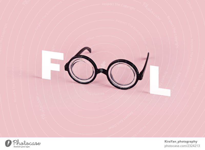 Lustige Brille mit runder Brille auf rosa Hintergrund Stil Freude Entertainment Auge Mode Accessoire Kunststoff lustig modern Farbe Idee Surrealismus