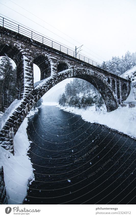 Eisenbahnbrücke über Fluss bei Schneefall, Winter Norwegen Ferien & Urlaub & Reisen Ausflug Abenteuer Ferne Freiheit Expedition Umwelt Natur Landschaft Luft