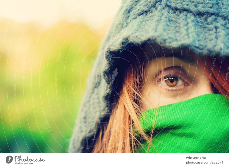 Versteckt Mensch Frau Erwachsene Freundschaft Kopf Gesicht Auge 1 30-45 Jahre Park Schal Gefühle Tapferkeit Coolness Optimismus Kraft Willensstärke Akzeptanz