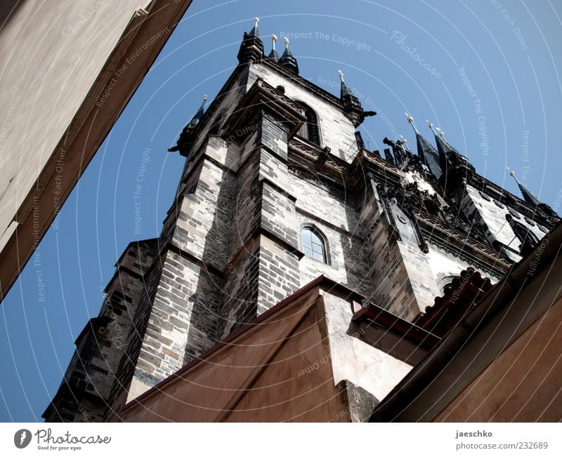 Prager Frühling IV Tschechien Hauptstadt Stadtzentrum Altstadt Kirche Turm Bauwerk Architektur Sehenswürdigkeit Wahrzeichen Teynkirche groß Altstädter Ring