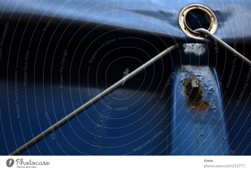 Vorspann Container Rost dunkel eckig blau Sicherheit Schutz Genauigkeit Kontrolle Spanngummi Öse Befestigung Abdeckung Verdeck gebraucht Farbfoto Außenaufnahme