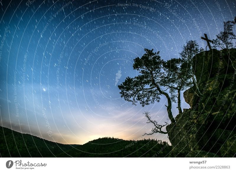 komplex | unser Sternenhimmel Natur Landschaft Luft Himmel Nachthimmel Herbst Baum Felsen Harz Ferne gigantisch glänzend blau grün schwarz silber weiß Romantik