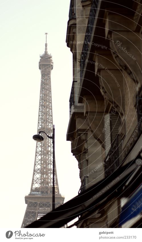 et voilà ... Turm Bauwerk Gebäude Architektur Mauer Wand Fassade Sehenswürdigkeit Wahrzeichen Tour d'Eiffel Bekanntheit fantastisch Stadt Lebensfreude