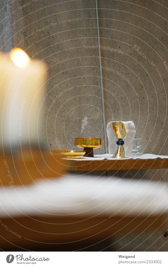 Gottesdienst Wein Geschirr Teller Schalen & Schüsseln Zufriedenheit Kultur entdecken alt elegant gold Katholizismus evangelisch Kerze Hostie Kelch Gebet Brot