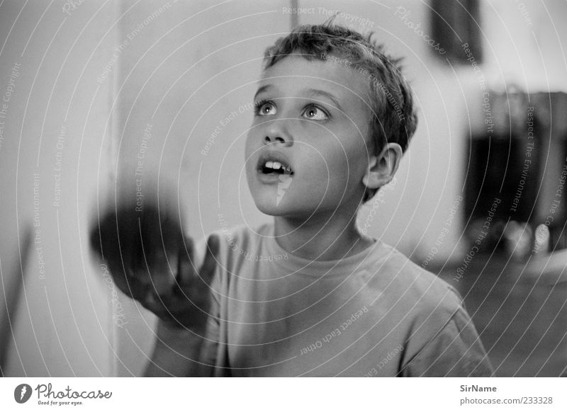 161 [Jongleur] Spielen Kinderspiel jonglieren Ball Junge Kindheit Mensch 3-8 Jahre frei schön positiv Geschwindigkeit Freude Neugier Interesse Zufriedenheit
