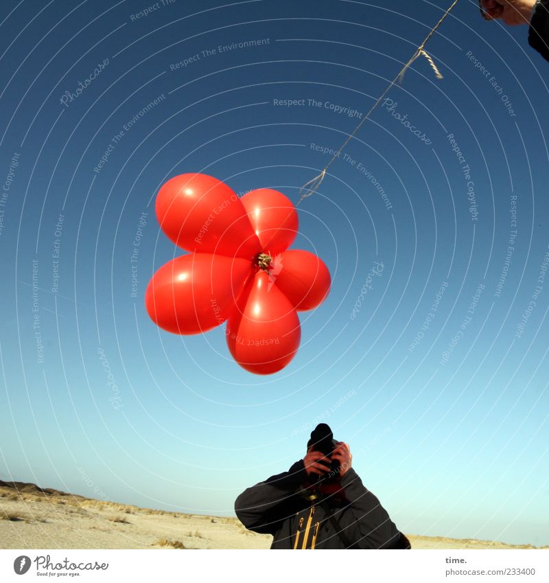 Spiekeroog | 5-Sterne-Menü Strand Fotokamera Hand Mensch Sand Himmel Horizont Luftballon beobachten festhalten Blick Bewegung entdecken Freizeit & Hobby Freude