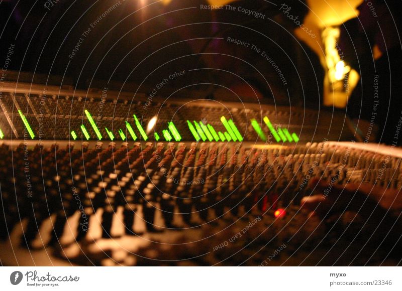 Mischpult leuchtet Musikmischpult Regler Elektrisches Gerät Technik & Technologie Equalizer Ton Tonspuren
