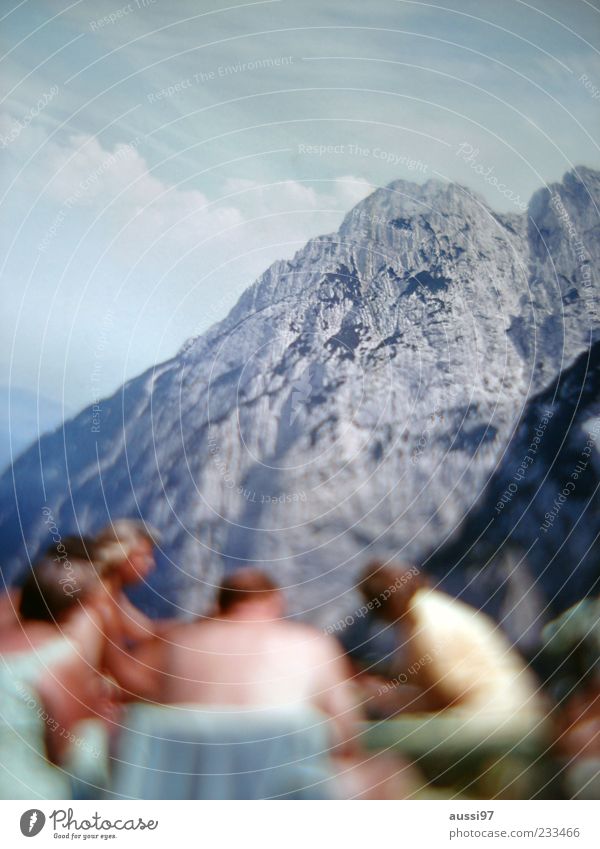The lodgers Berge u. Gebirge Panorama (Aussicht) Mensch Pause Ferien & Urlaub & Reisen Picknick Unschärfe Positive liquid Felswand Starke Tiefenschärfe