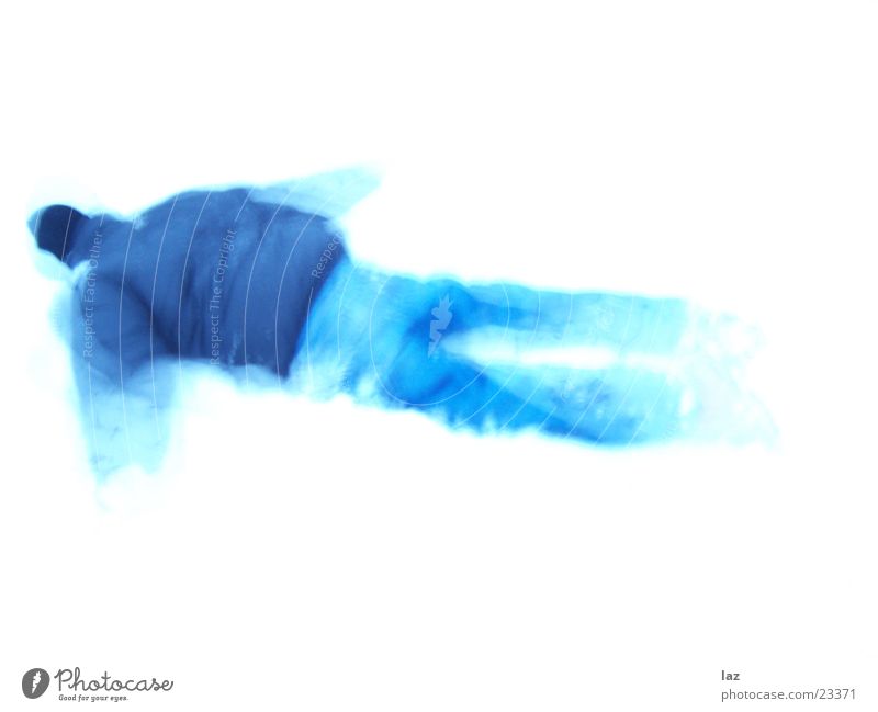 Blueman Langzeitbelichtung Winter weiß azurblau Mann Schnee Bewegung