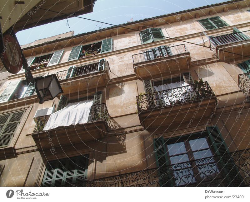 Hausfassade Fassade Häuserzeile historisch südländisch Architektur Altstadt Mallorca