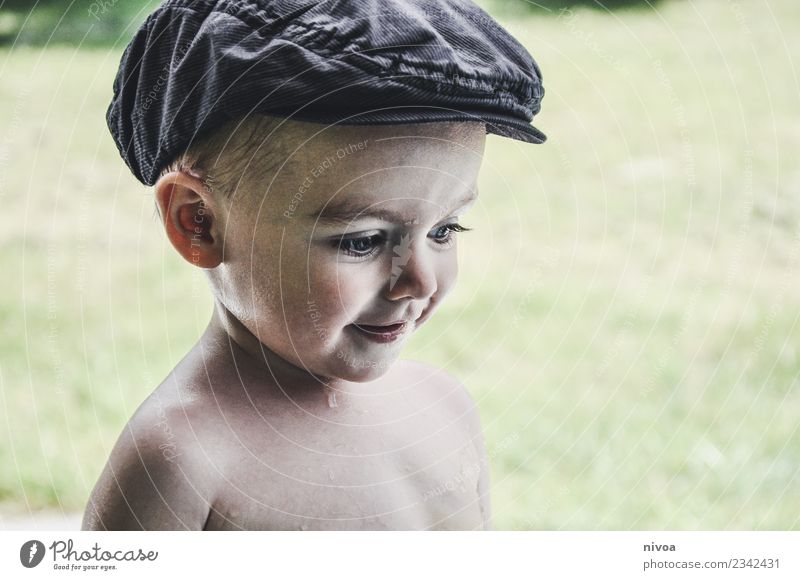 kleiner Junge mit Cap schön Haut Kindererziehung Mensch maskulin Kleinkind Kopf Gesicht 1 1-3 Jahre Natur Garten Mütze Sommer gebrauchen beobachten Bewegung