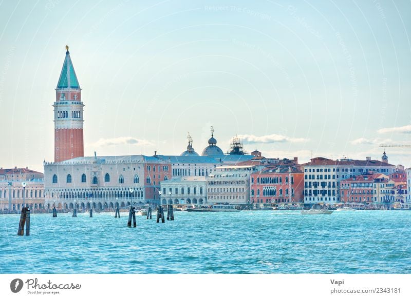 Markusplatz mit Glockenturm in Venedig, Italien Ferien & Urlaub & Reisen Tourismus Ausflug Abenteuer Sightseeing Städtereise Kreuzfahrt Sommer Sommerurlaub