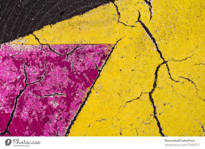 Die wunderbare Welt der Geometrie l 7 Straße Wege & Pfade mehrfarbig gelb rosa kaputt Spitze aufwärts Strukturen & Formen Farbe Asphalt Hintergrundbild