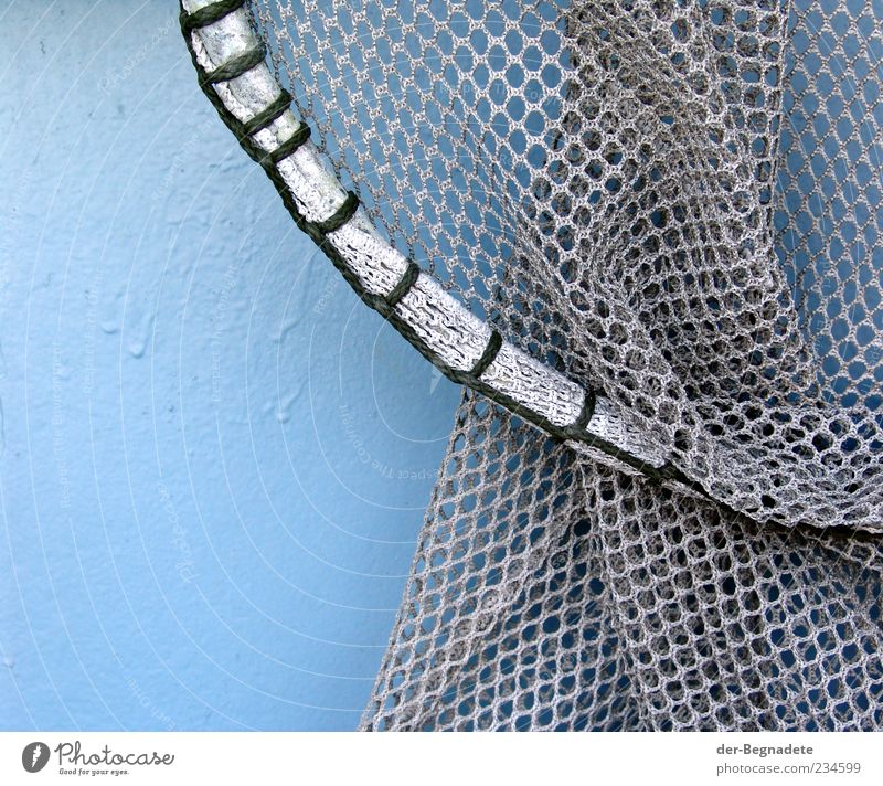 Das Netz Werkzeug Wasser Schifffahrt Fischerboot Stahl Knoten Kreis Anstrich festhalten hängen rund blau grau Nostalgie Kescher Schlaufe Gedeckte Farben