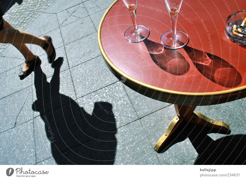 vom straßenrand Getränk Erfrischungsgetränk Alkohol Glas Lifestyle Reichtum elegant Stil Design Tisch Veranstaltung Restaurant Bar Cocktailbar ausgehen trinken