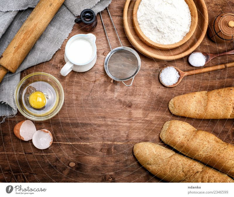 Weizenweißmehl Brot Schalen & Schüsseln Tisch Sieb Holz Essen oben braun Baguette Lebensmittel Mehl Ei Rezept Speisekarte melken rollierend Salz