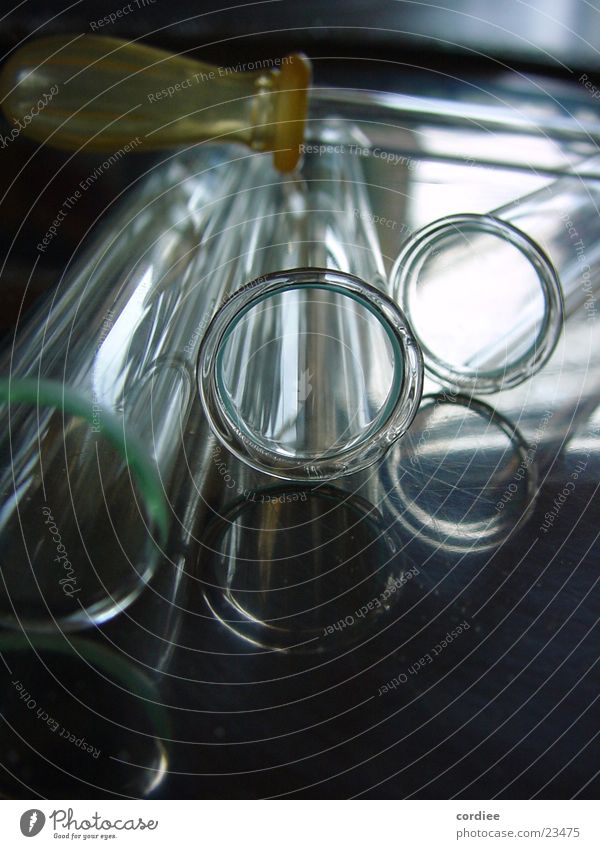 Reagenz Reflexion & Spiegelung Reagenzglas Industrie Glas Kontrast Chemie Schwarzweißfoto