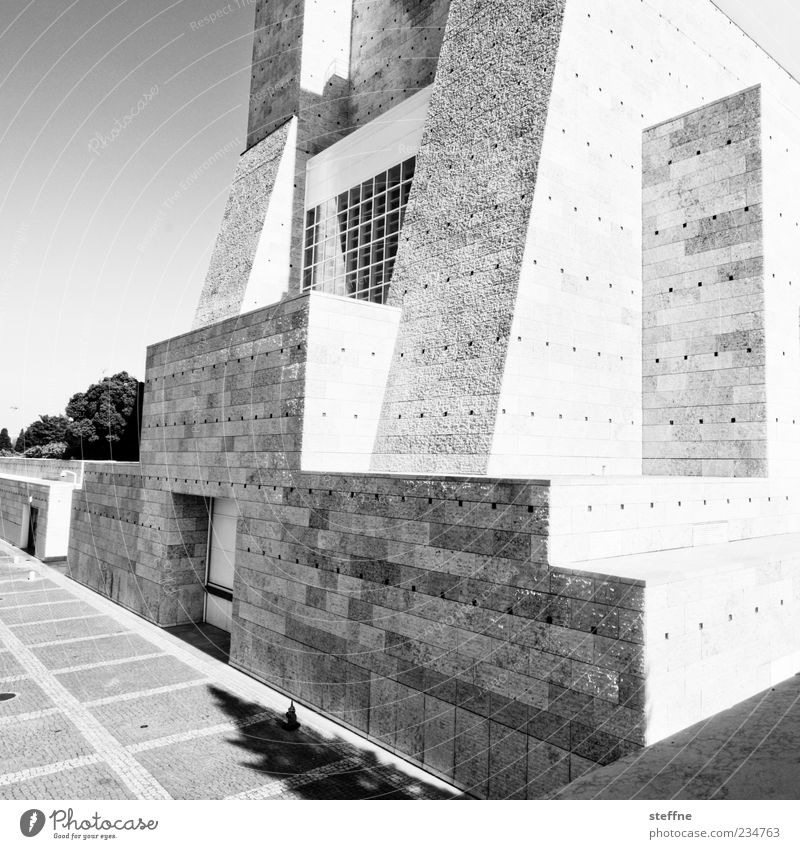 komplizierter körper Museum Lissabon Portugal Architektur Mauer Wand Fassade Stein modern Geometrie Schwarzweißfoto Außenaufnahme Menschenleer außergewöhnlich